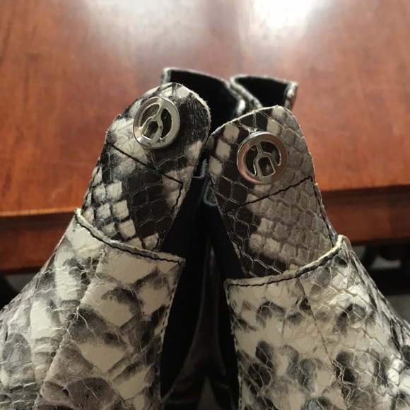 The Wishbone Collection Ankle boots - Picture 6 of 6